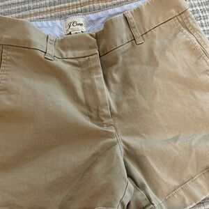 Women’s khaki shorts. 4in inseam.